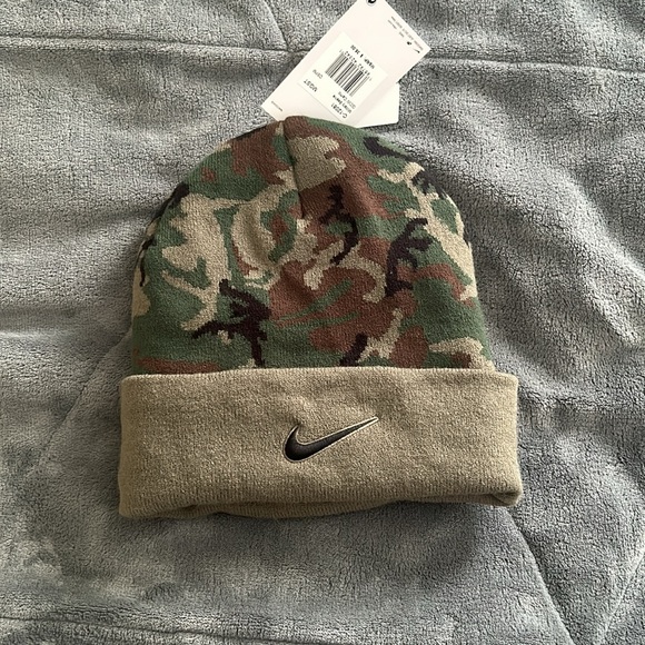 Never worn Michigan state camo beanie - Picture 2 of 2